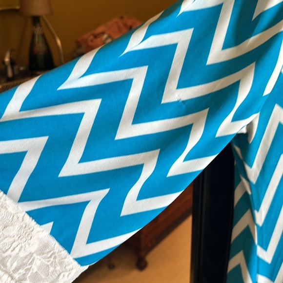 Ice Silk Turquoise & White Chevron Striped Lace Trim 3/4 Sleeved Pull On Dress. - Picture 10 of 10